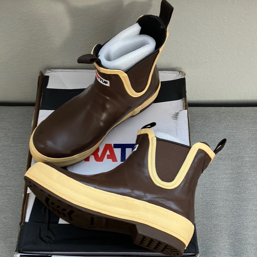 Xtrtuf legacy deck boot women’s size 8.